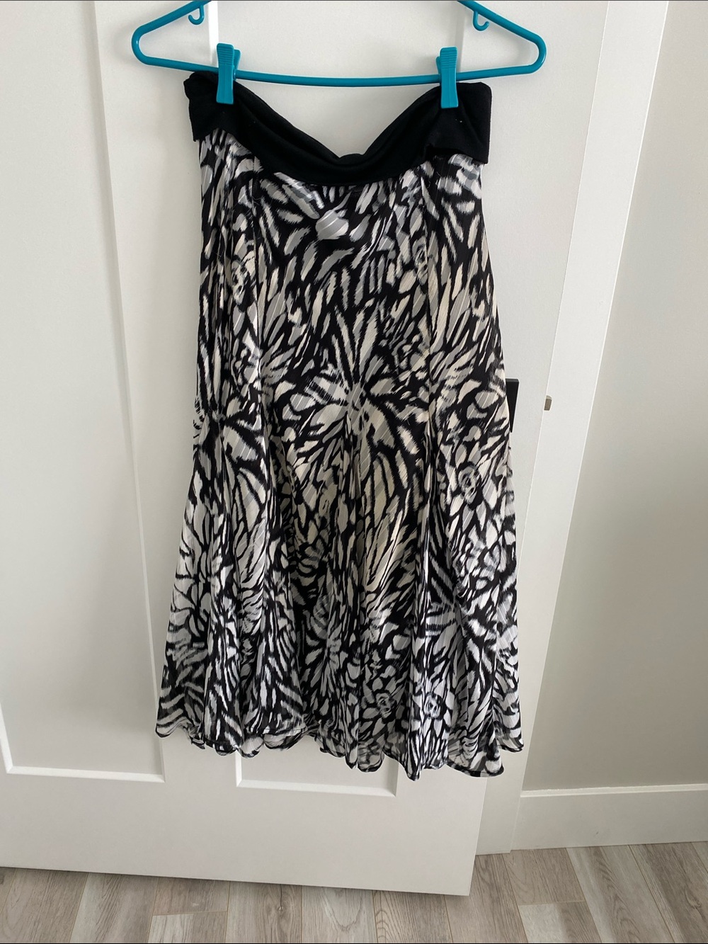 Black & White Floral Print Midi Skirt